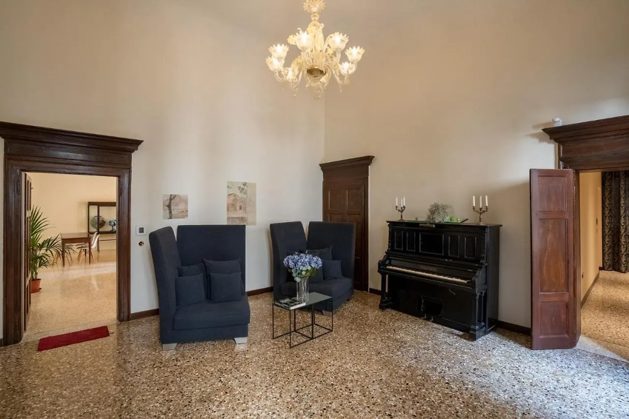 kontakty Ca\' Longo Palace Velluto